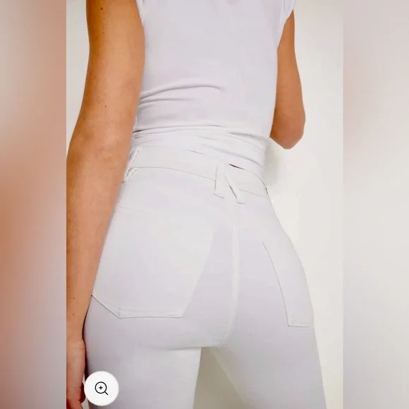 NWT FLARE Good American Pull-On Jeans White, Size 3/Large (Runs more like MED) - Picture 4 of 6